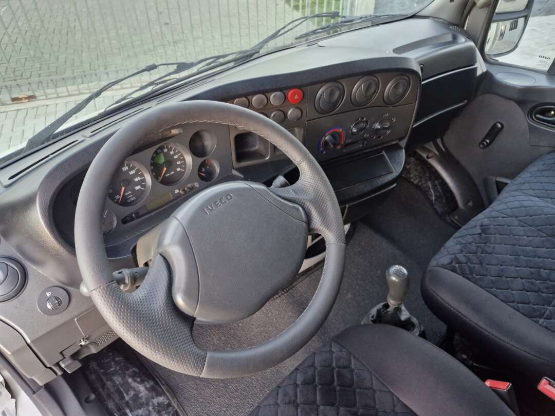 Caminhão IVECO DAILY 55c16 Baú Furgão ANO 2011 de Oto Junior Caminhões no Paraná