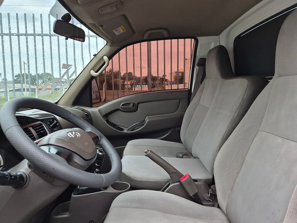 Caminhão HYUNDAI HR Baú Térmico ANO 2016 de Oto Junior Caminhões no Paraná