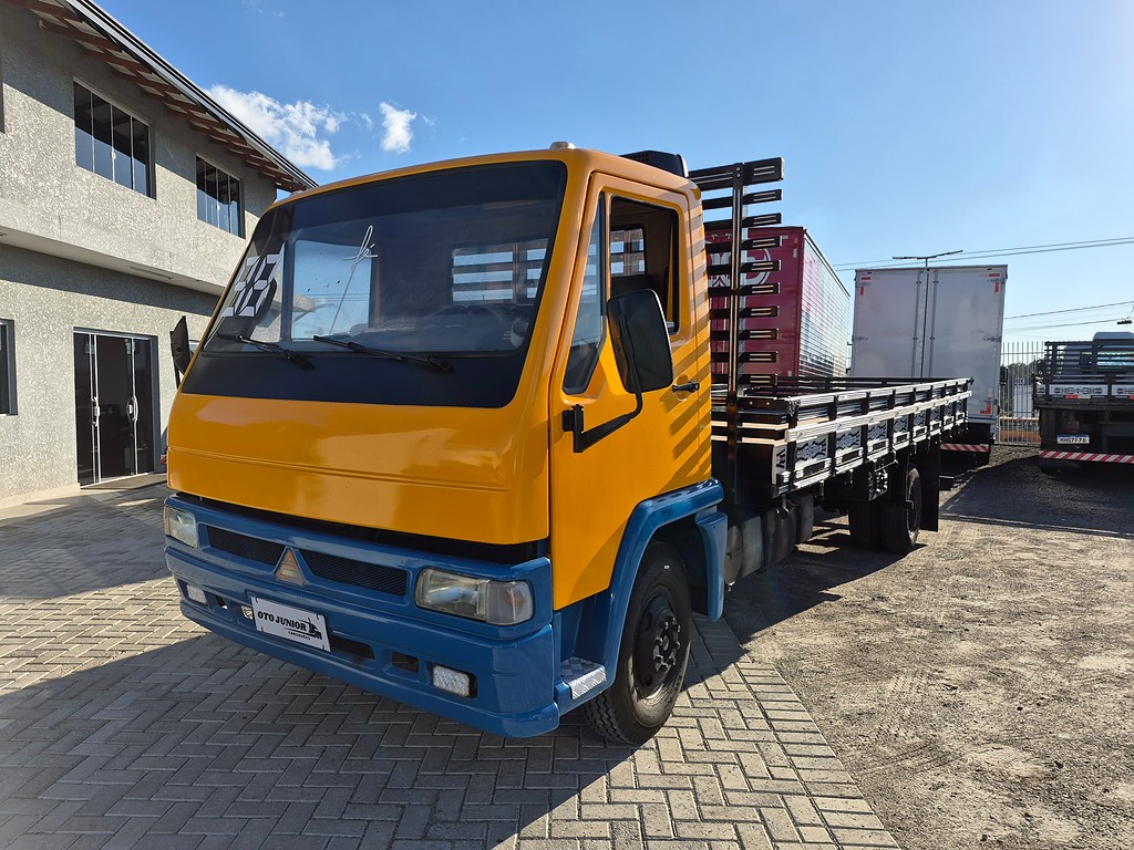 Caminhão AGRALE 7500 Carroceria ANO 1998 de Oto Junior Caminhões no Paraná