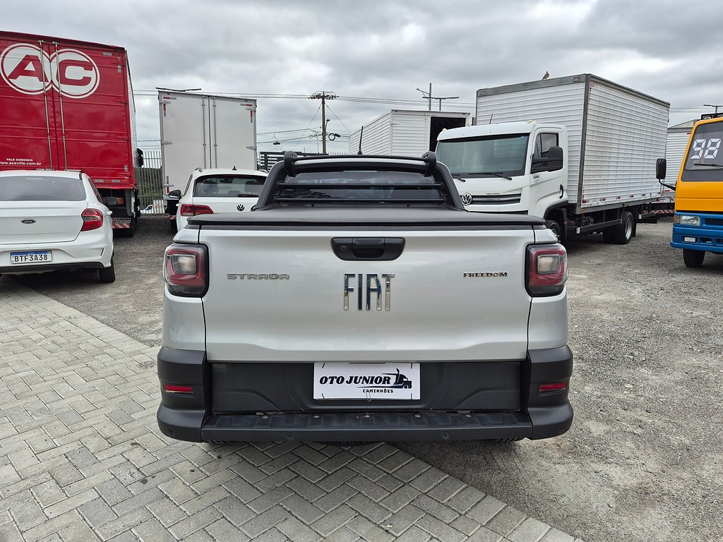 Caminhão ·UTILITÁRIO FIAT STRADA Varredeira ANO 2023 de Oto Junior Caminhões no Paraná