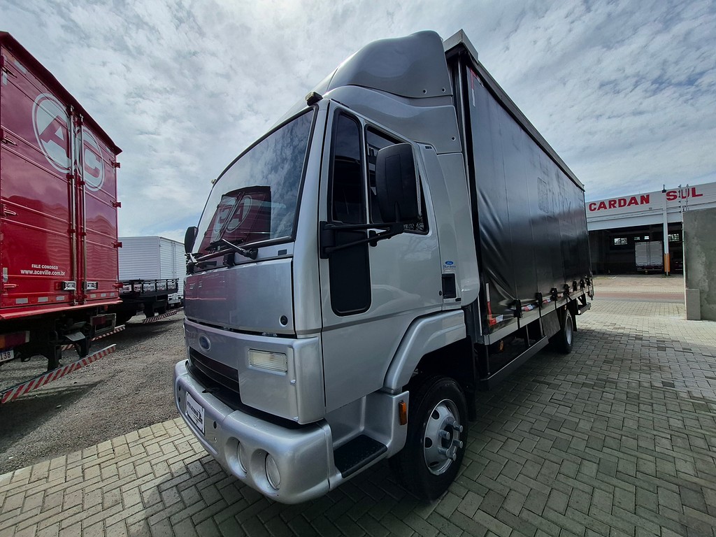 Caminhão FORD CARGO 816 Baú Sider ANO 2013 de Oto Junior Caminhões no Paraná