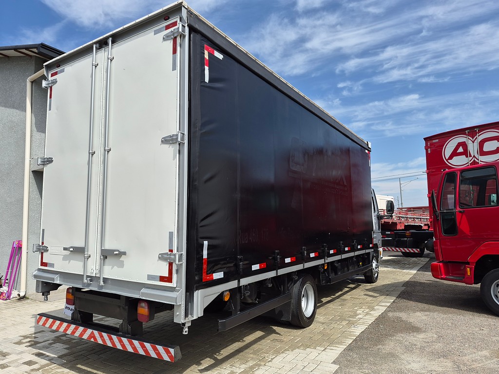 Caminhão FORD CARGO 816 Baú Sider ANO 2013 de Oto Junior Caminhões no Paraná