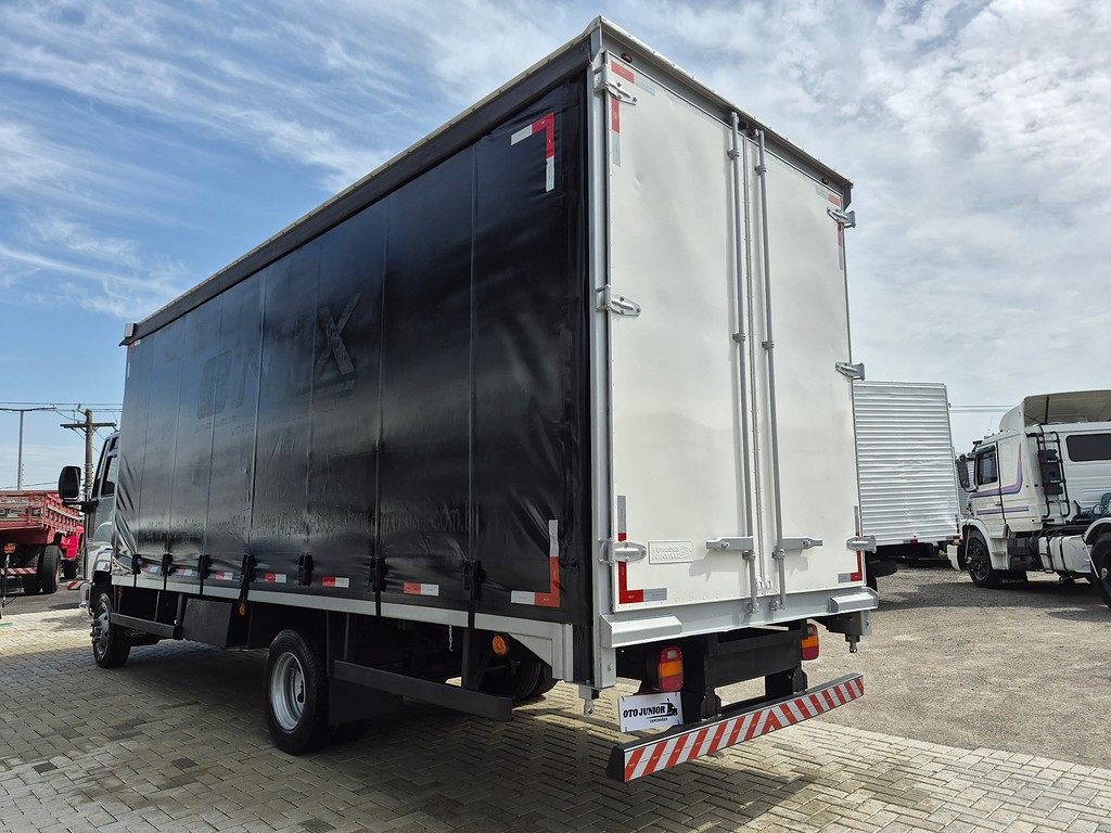 Caminhão FORD CARGO 816 Baú Sider ANO 2013 de Oto Junior Caminhões no Paraná