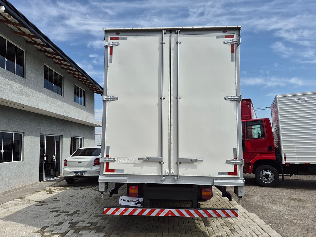 Caminhão FORD CARGO 816 Baú Sider ANO 2013 de Oto Junior Caminhões no Paraná