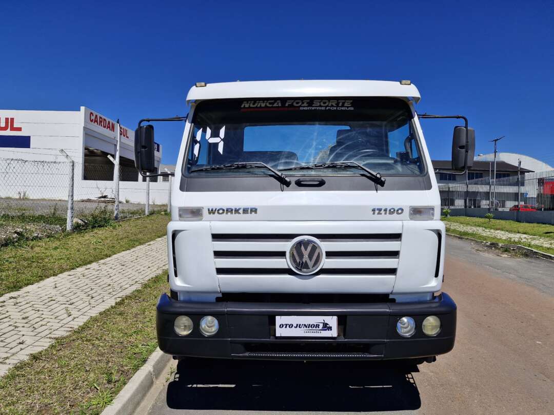 Caminhão VOLKSWAGEN VW 17190 Chassis ANO 2014 de Oto Junior Caminhões no Paraná