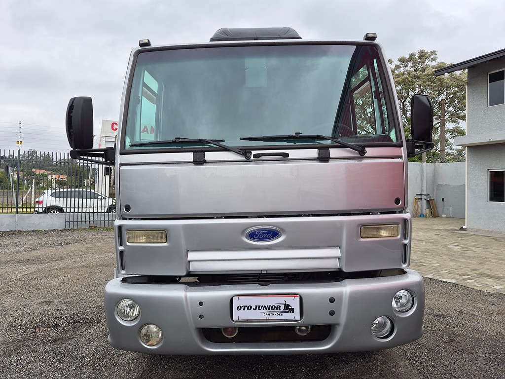 Caminhão FORD CARGO 2428 Guincho Munck ANO 2010 de Oto Junior Caminhões no Paraná