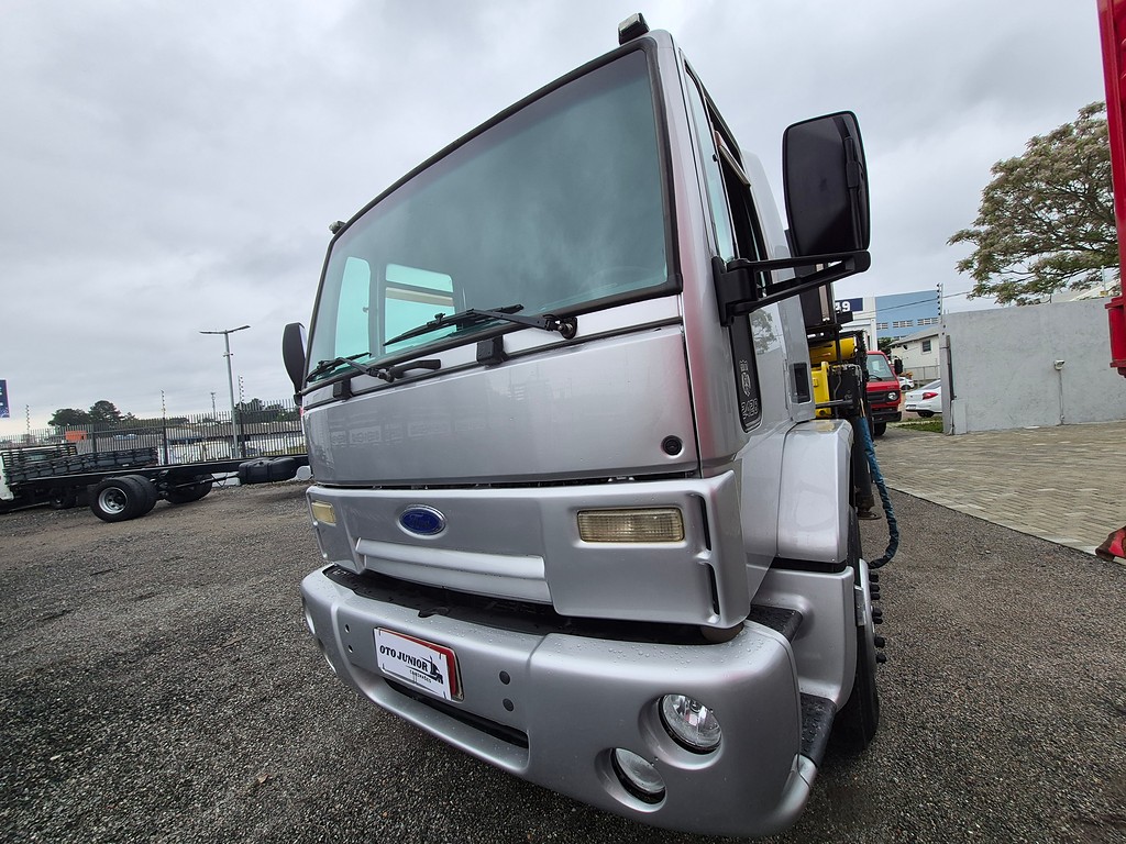 Caminhão FORD CARGO 2428 Guincho Munck ANO 2010 de Oto Junior Caminhões no Paraná