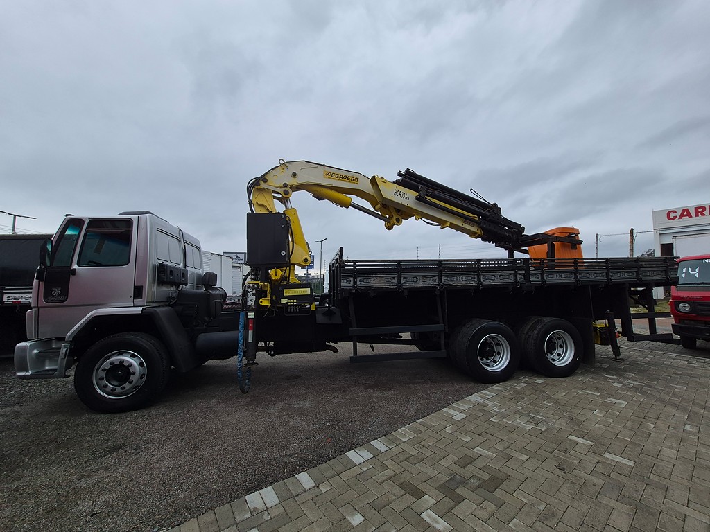 Caminhão FORD CARGO 2428 Guincho Munck ANO 2010 de Oto Junior Caminhões no Paraná