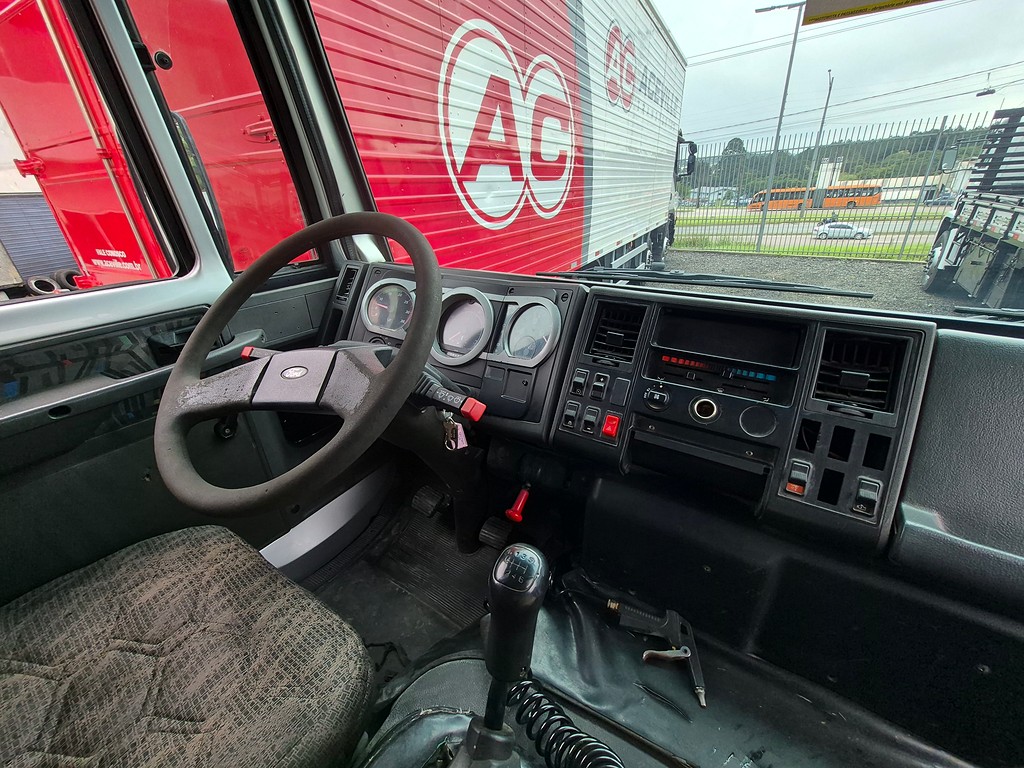 Caminhão FORD CARGO 2428 Guincho Munck ANO 2010 de Oto Junior Caminhões no Paraná