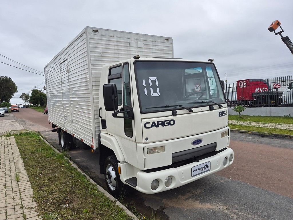 Caminhão FORD CARGO 815 Baú Furgão ANO 2010 de Oto Junior Caminhões no Paraná