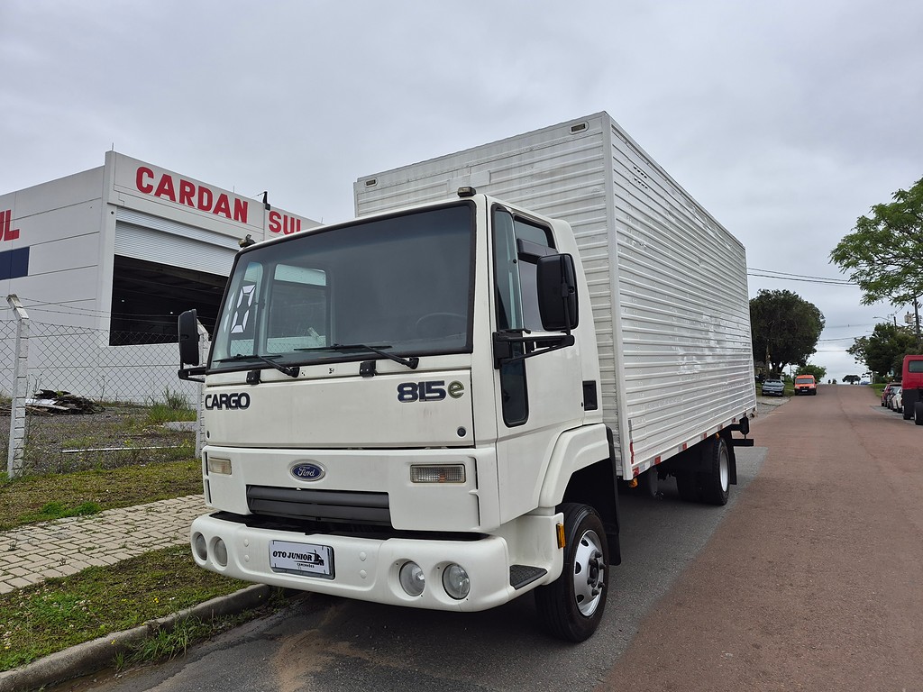 Caminhão FORD CARGO 815 Baú Furgão ANO 2010 de Oto Junior Caminhões no Paraná