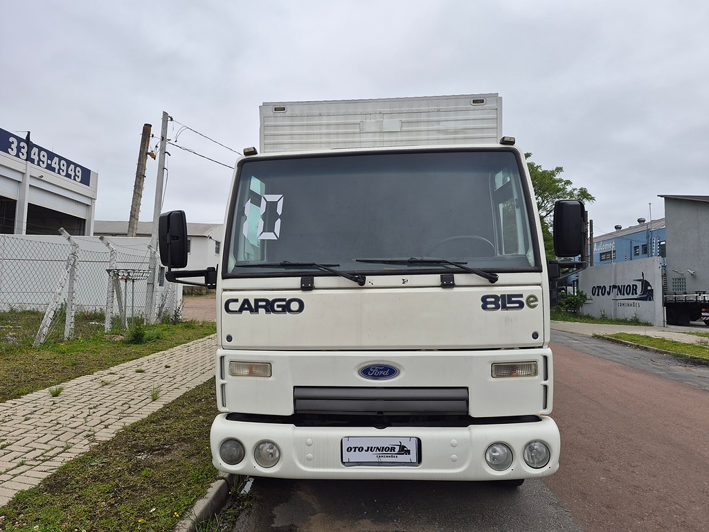 Caminhão FORD CARGO 815 Baú Furgão ANO 2010 de Oto Junior Caminhões no Paraná