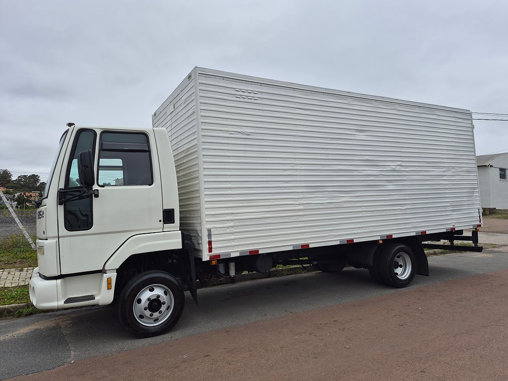 Caminhão FORD CARGO 815 Baú Furgão ANO 2010 de Oto Junior Caminhões no Paraná