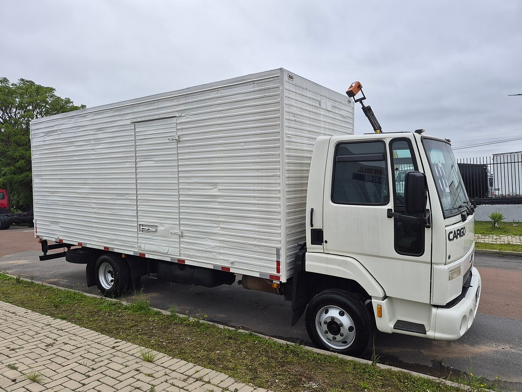 Caminhão FORD CARGO 815 Baú Furgão ANO 2010 de Oto Junior Caminhões no Paraná