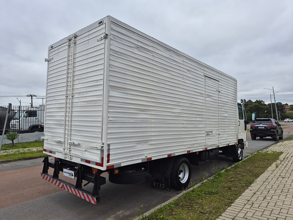Caminhão FORD CARGO 815 Baú Furgão ANO 2010 de Oto Junior Caminhões no Paraná