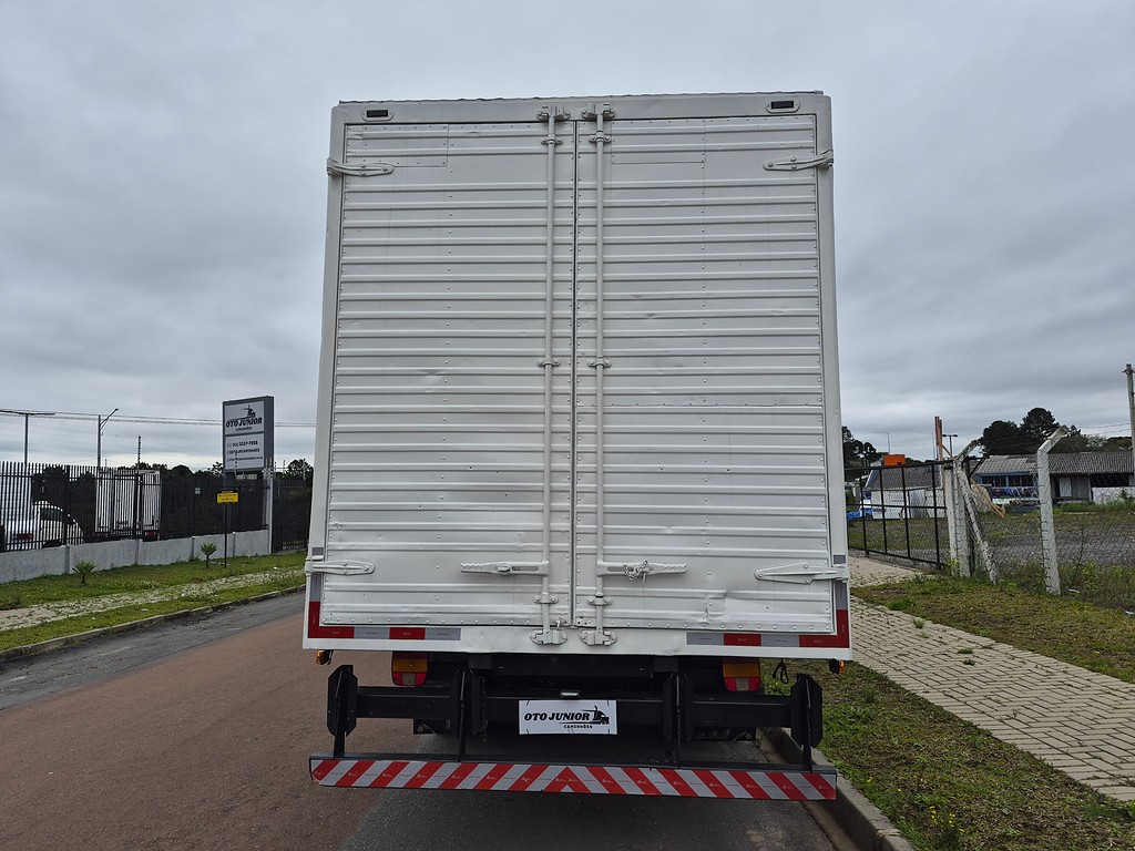 Caminhão FORD CARGO 815 Baú Furgão ANO 2010 de Oto Junior Caminhões no Paraná