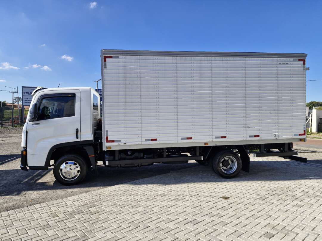 Caminhão VOLKSWAGEN VW 9170 Baú Furgão ANO 2019 de Oto Junior Caminhões no Paraná
