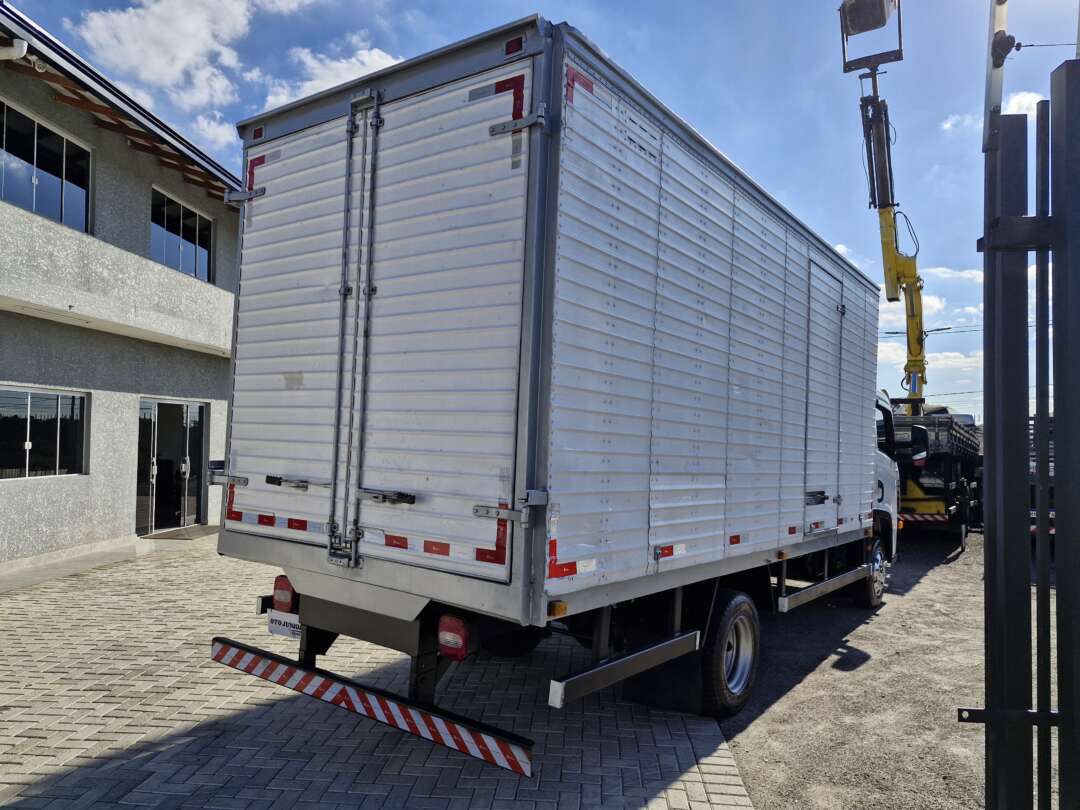 Caminhão VOLKSWAGEN VW 9170 Baú Furgão ANO 2019 de Oto Junior Caminhões no Paraná