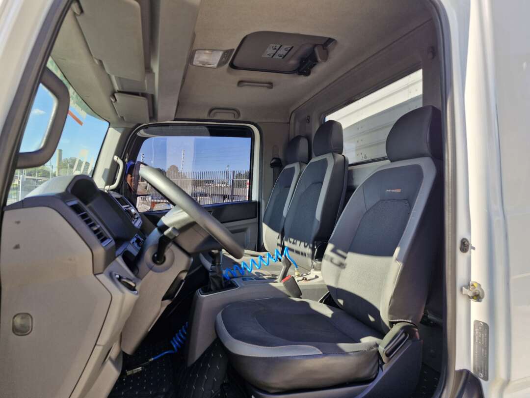 Caminhão VOLKSWAGEN VW 9170 Baú Furgão ANO 2019 de Oto Junior Caminhões no Paraná