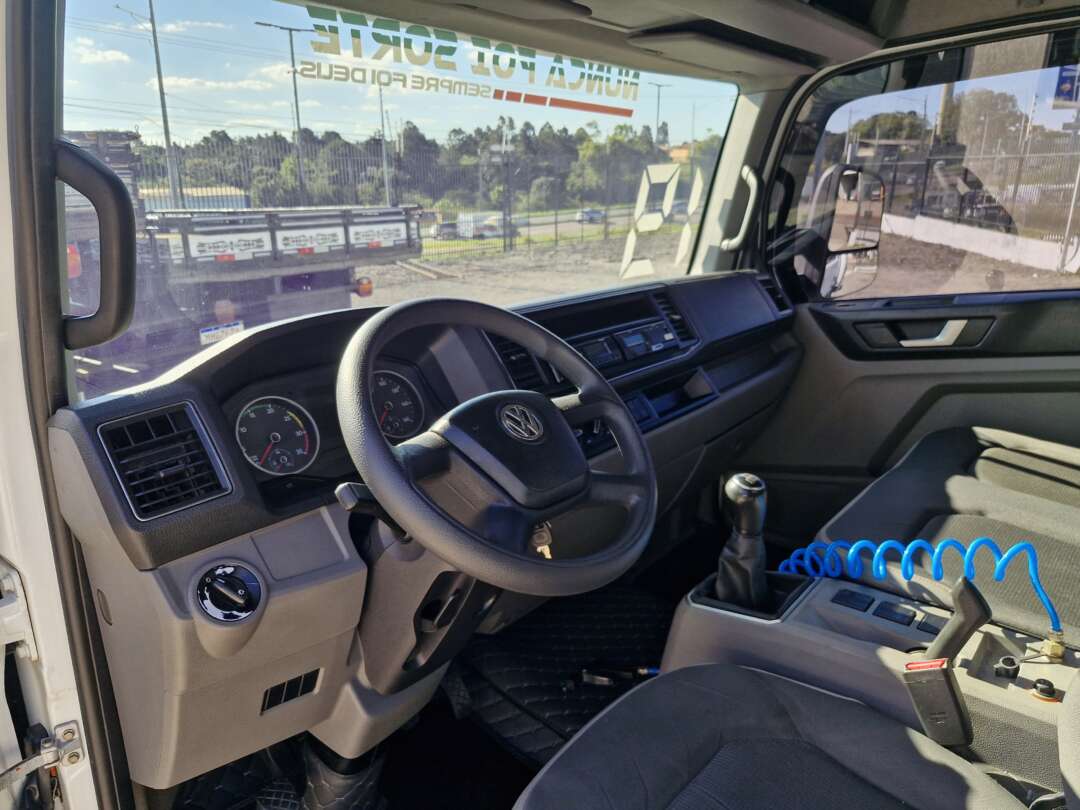 Caminhão VOLKSWAGEN VW 9170 Baú Furgão ANO 2019 de Oto Junior Caminhões no Paraná