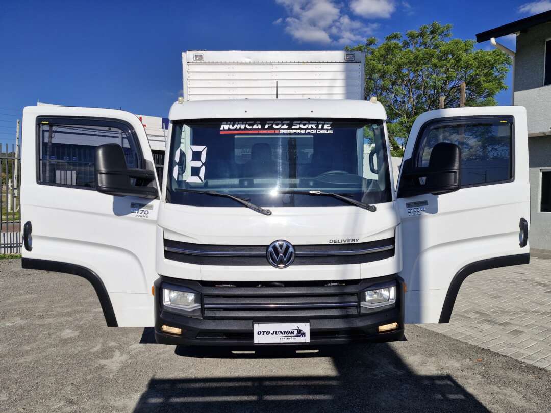 Caminhão VOLKSWAGEN VW 9170 Baú Furgão ANO 2019 de Oto Junior Caminhões no Paraná