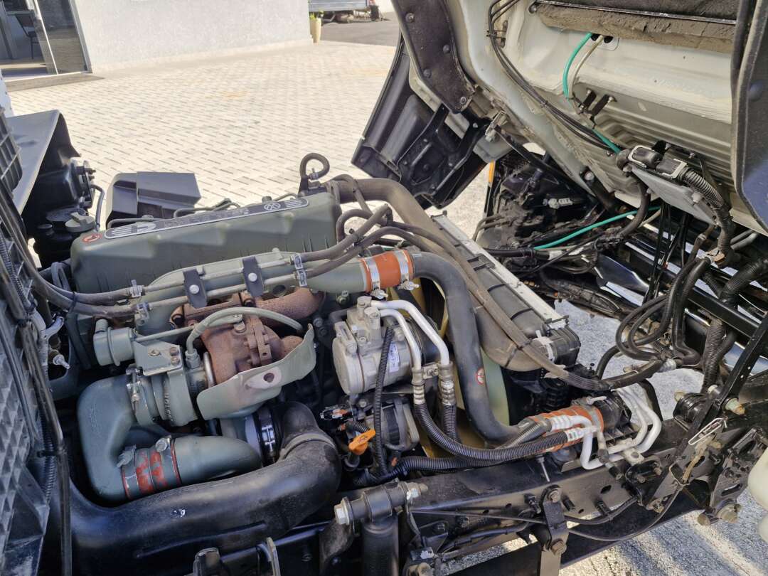 Caminhão VOLKSWAGEN VW 9170 Baú Furgão ANO 2019 de Oto Junior Caminhões no Paraná