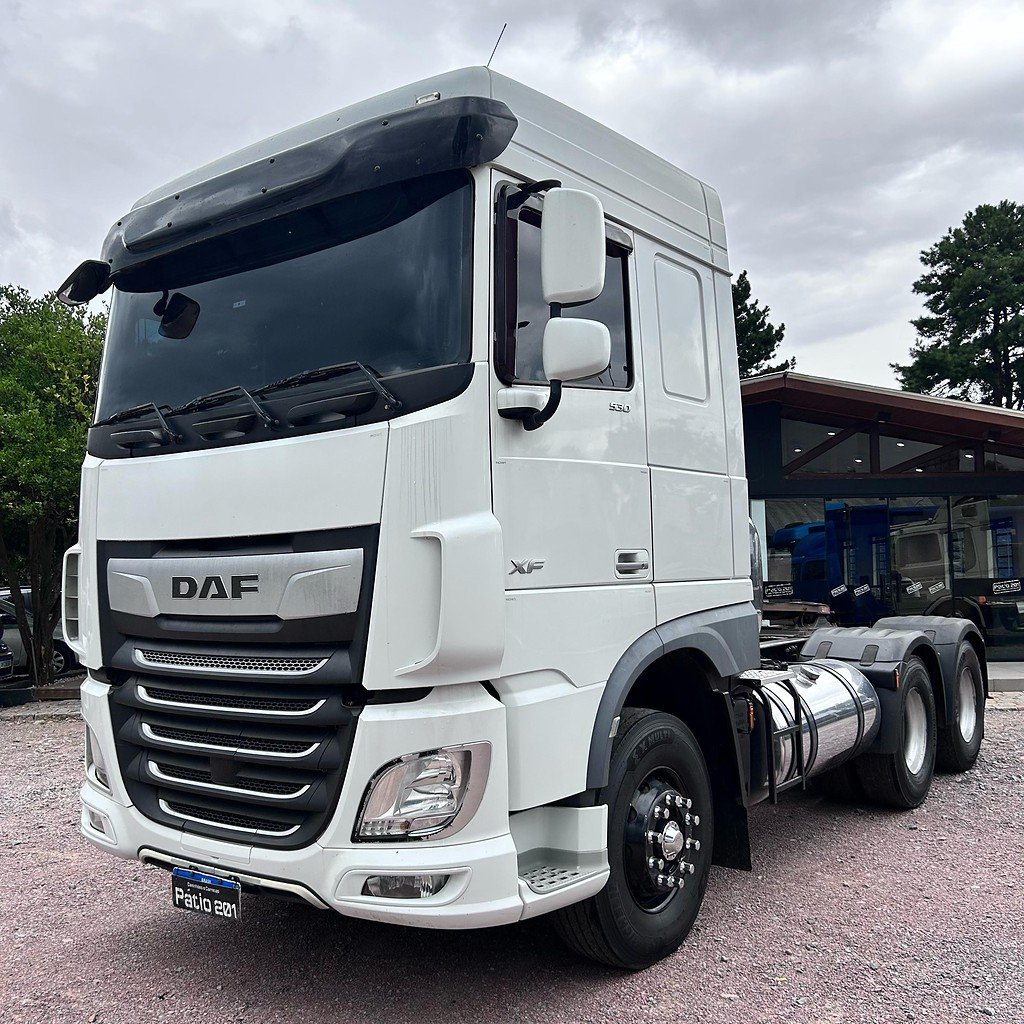 Caminhão DAF XF105 530 Cavalo Mecânico ANO 2021 de Patio 201 Caminhoes e Carretas no Paraná