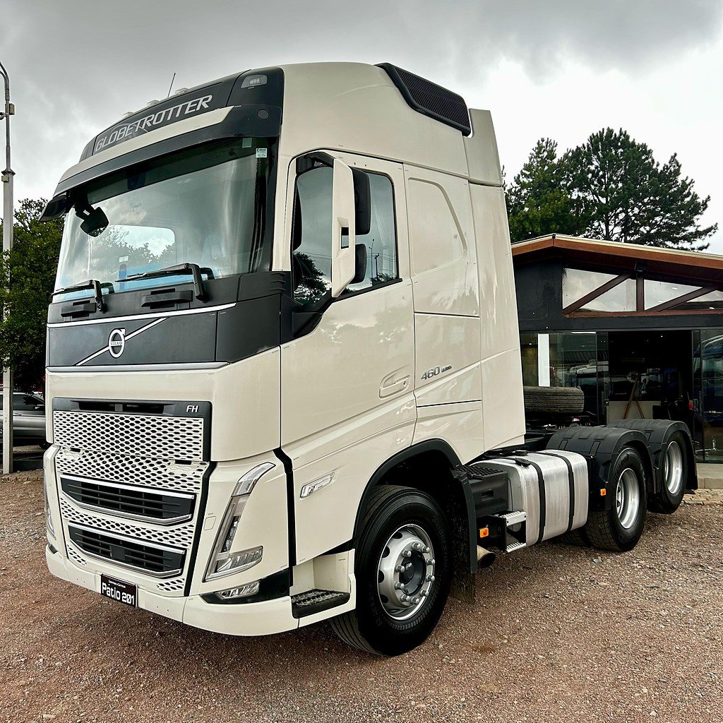 Caminhão VOLVO FH 460 Cavalo Mecânico ANO 2022 de Patio 201 Caminhoes e Carretas no Paraná