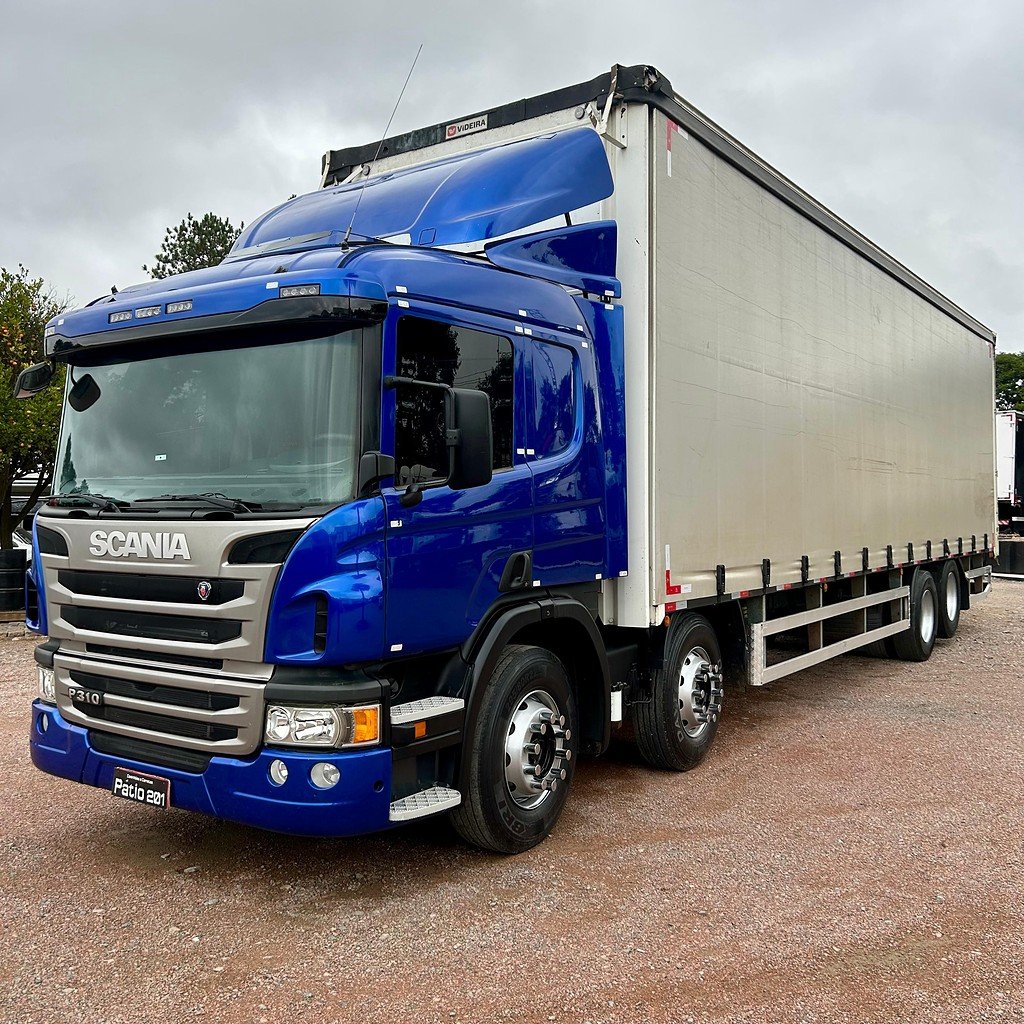 Caminhão SCANIA P310 Baú Sider ANO 2014 de Patio 201 Caminhoes e Carretas no Paraná