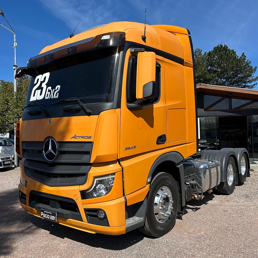 Caminhão MERCEDES BENZ MB 2548 Cavalo Mecânico ANO 2023 de Patio 201 Caminhoes e Carretas no Paraná