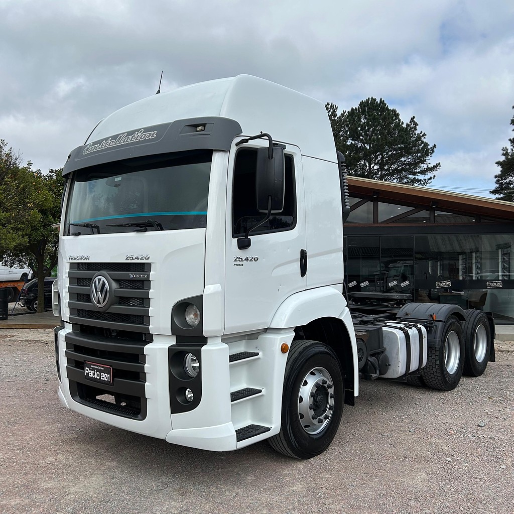 Caminhão VOLKSWAGEN VW 25420 Cavalo Mecânico ANO 2019 de Patio 201 Caminhoes e Carretas no Paraná