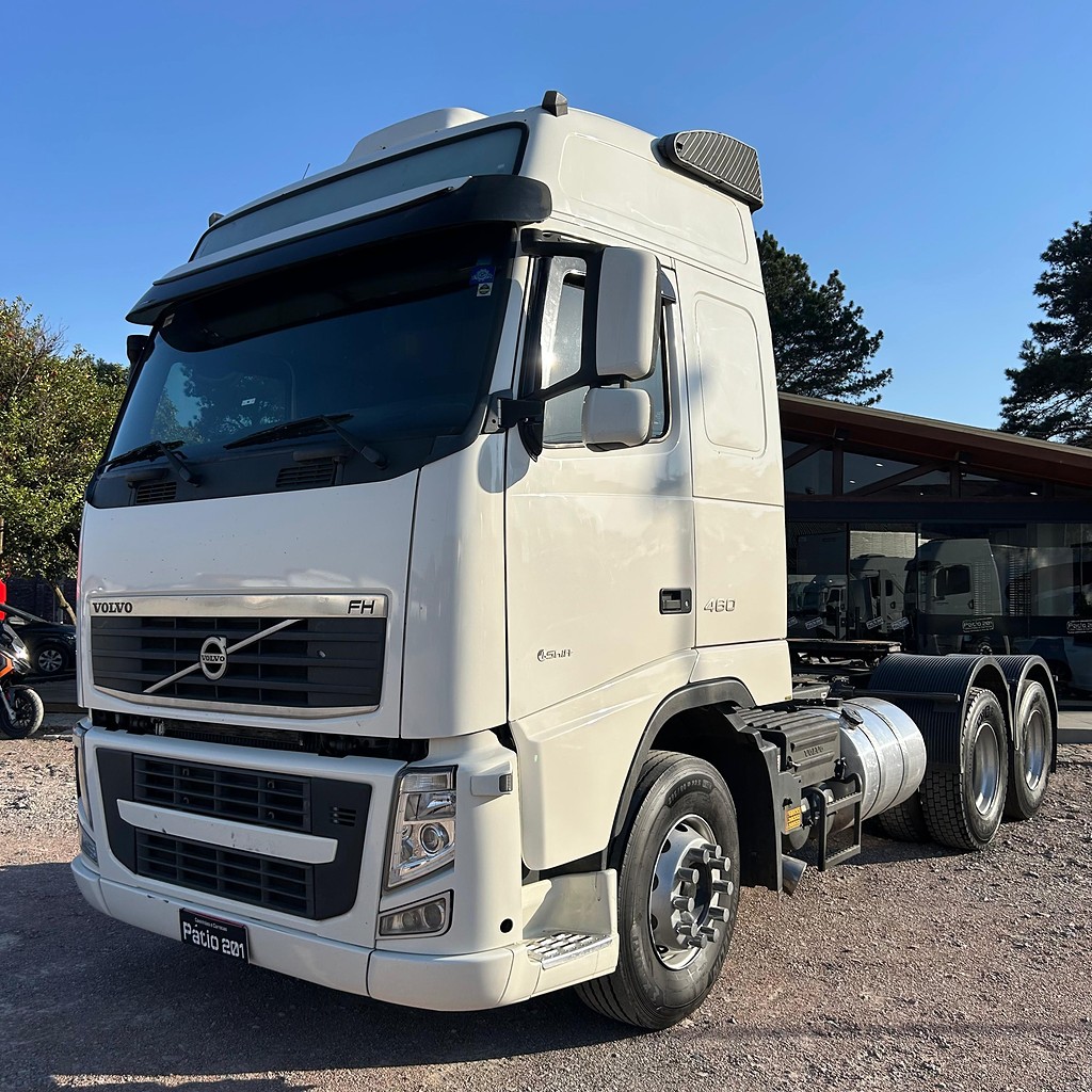 Caminhão VOLVO FH 460 Cavalo Mecânico ANO 2013 de Patio 201 Caminhoes e Carretas no Paraná
