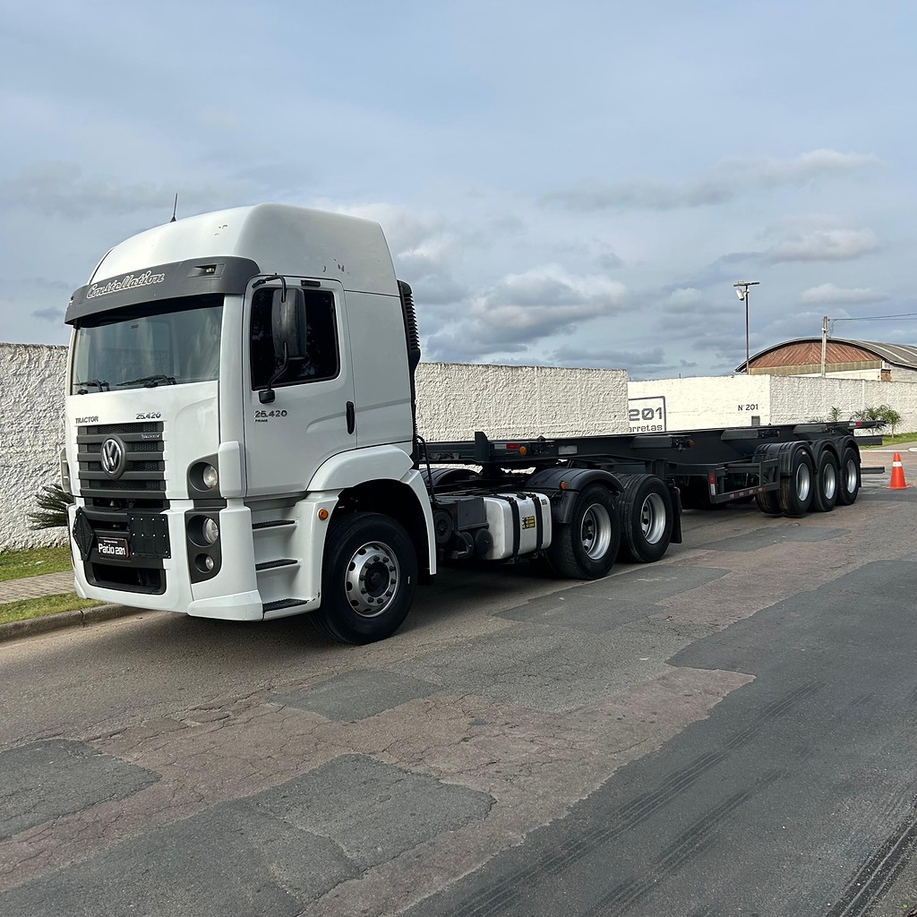 Caminhão VOLKSWAGEN VW 25420 Cavalo Mecânico ANO 2018 de Patio 201 Caminhoes e Carretas no Paraná