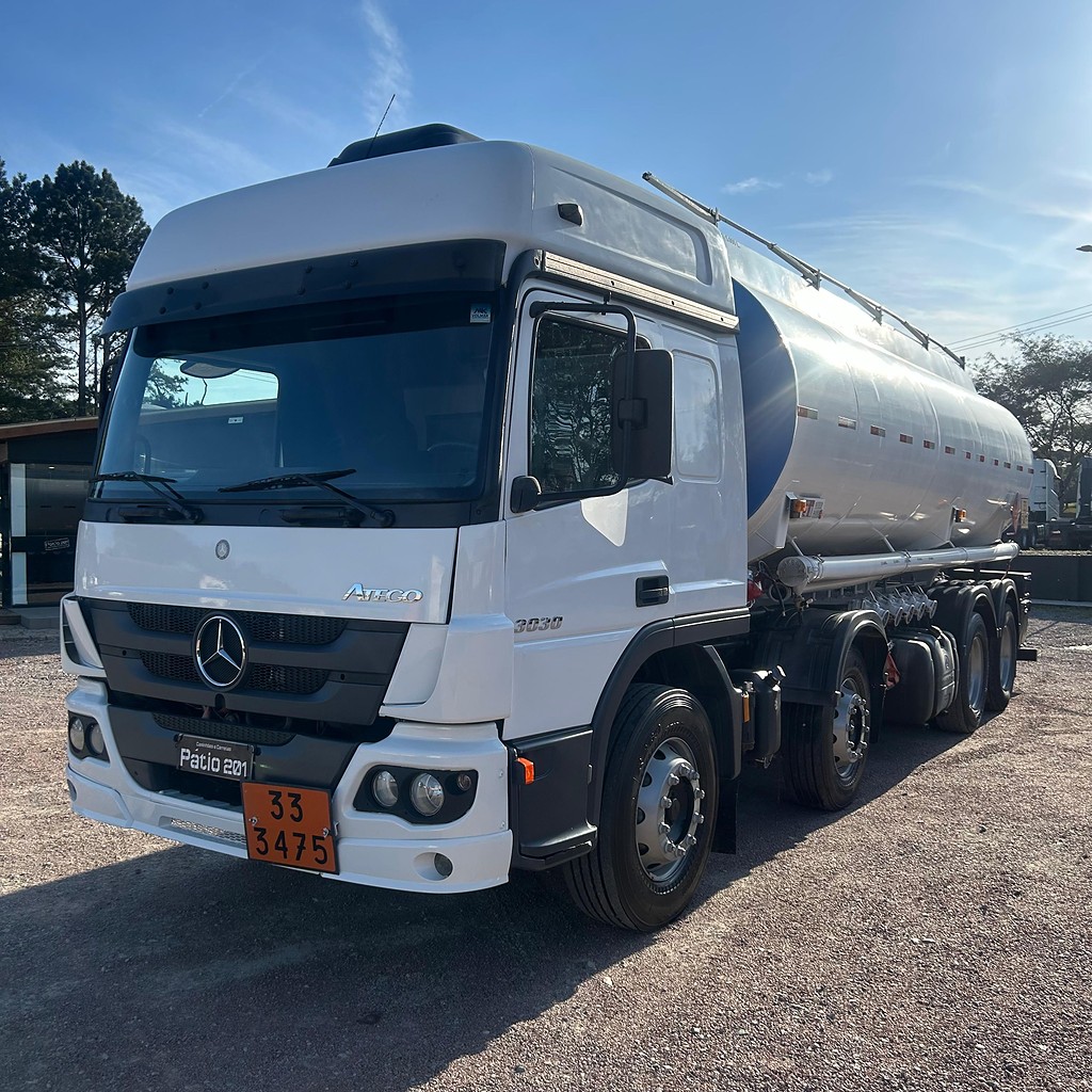 Caminhão MERCEDES BENZ MB 3030 Tanque Aço ANO 2018 de Patio 201 Caminhoes e Carretas no Paraná