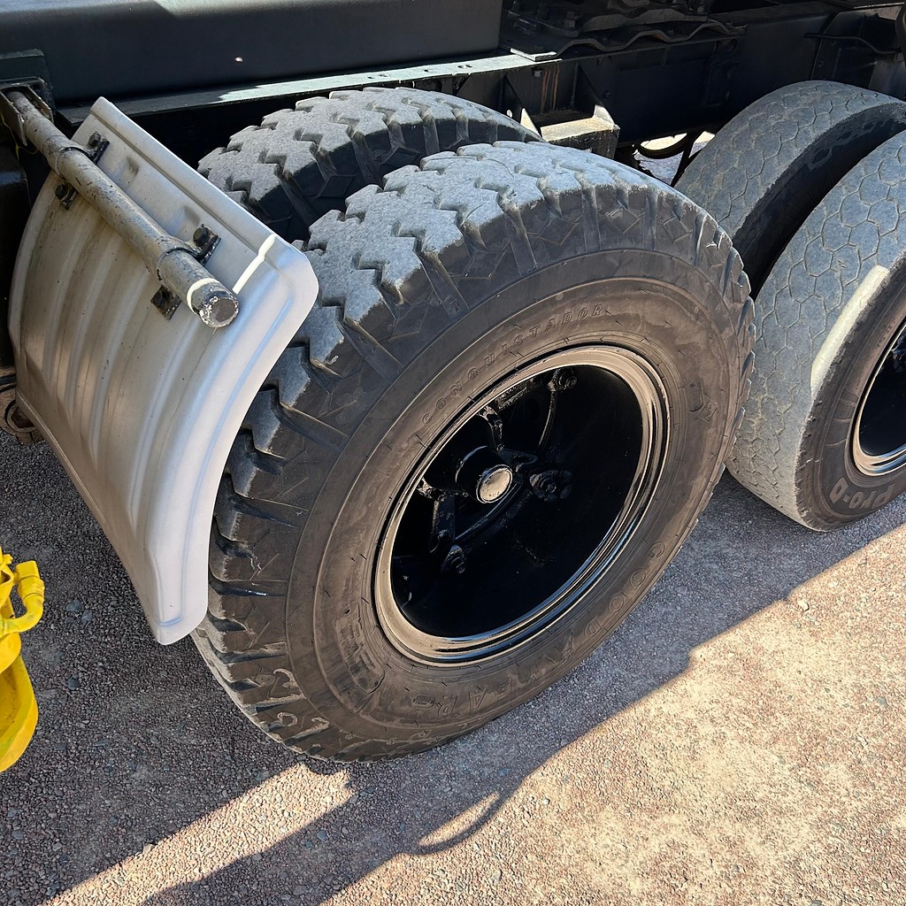 Caminhão SCANIA 112 360 Guincho Munck 1991 de Patio 201 Caminhoes e Carretas no Paraná