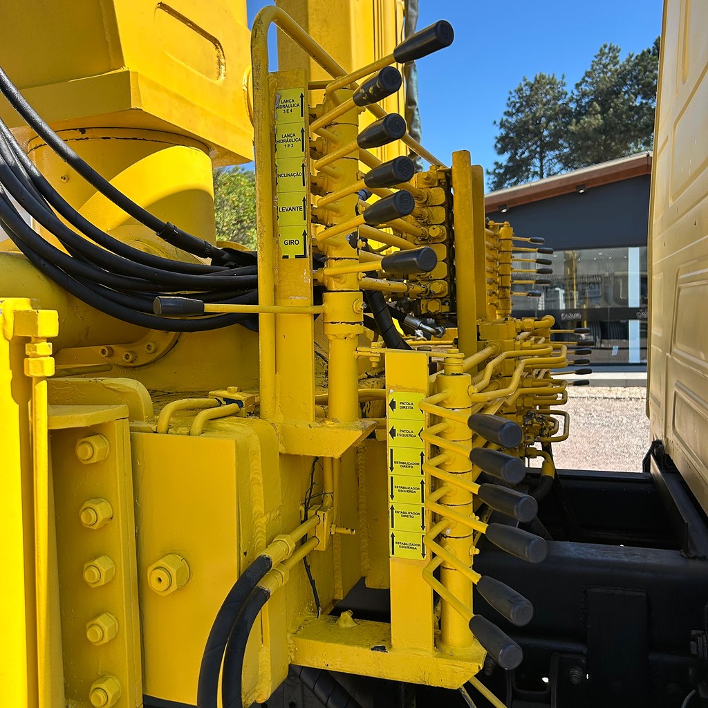 Caminhão SCANIA 112 360 Guincho Munck 1991 de Patio 201 Caminhoes e Carretas no Paraná