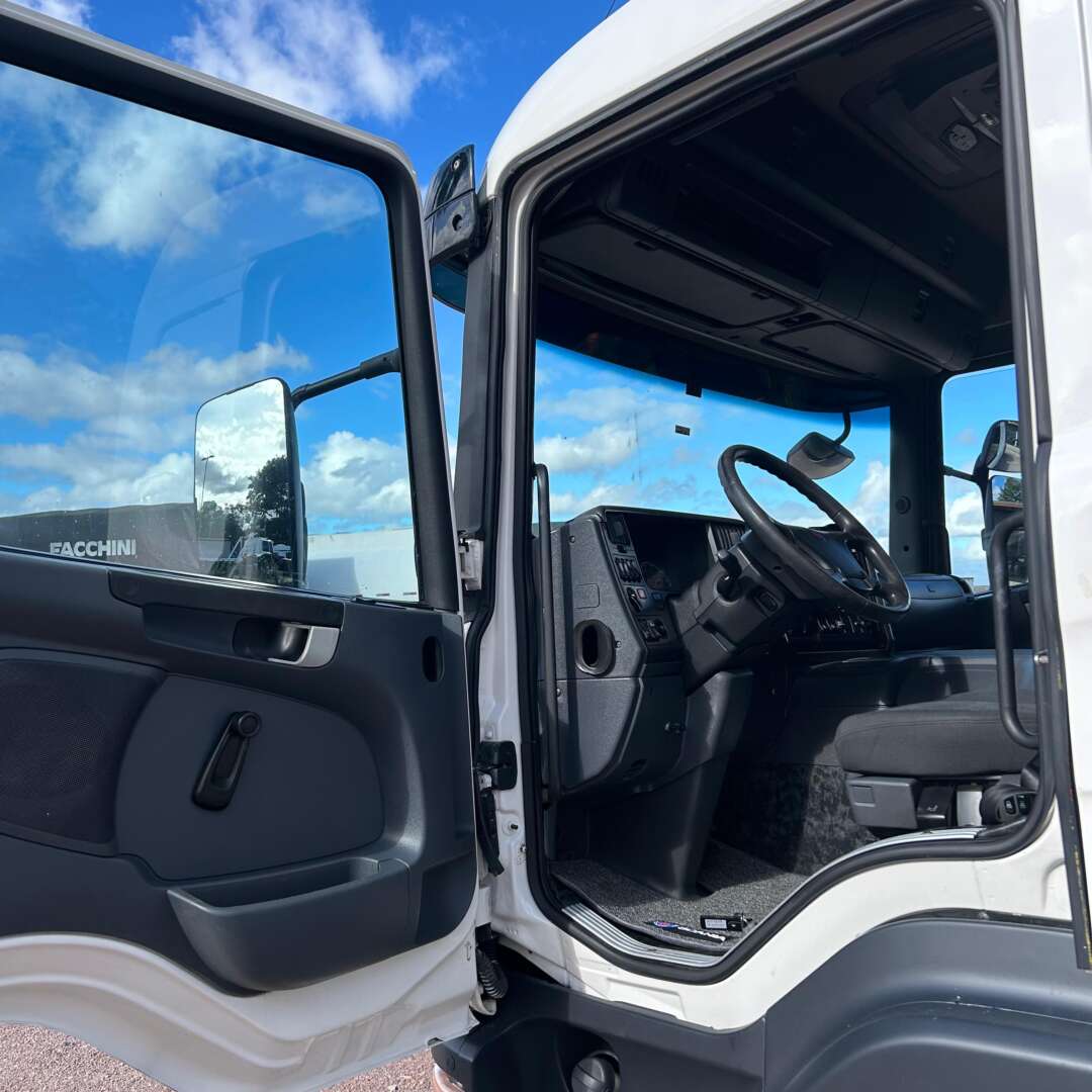 Caminhão SCANIA P360 Cavalo Mecânico ANO 2013 de Patio 201 Caminhoes e Carretas no Paraná