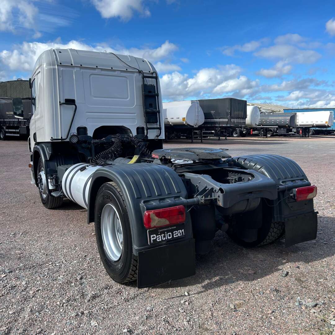 Caminhão SCANIA P360 Cavalo Mecânico ANO 2013 de Patio 201 Caminhoes e Carretas no Paraná
