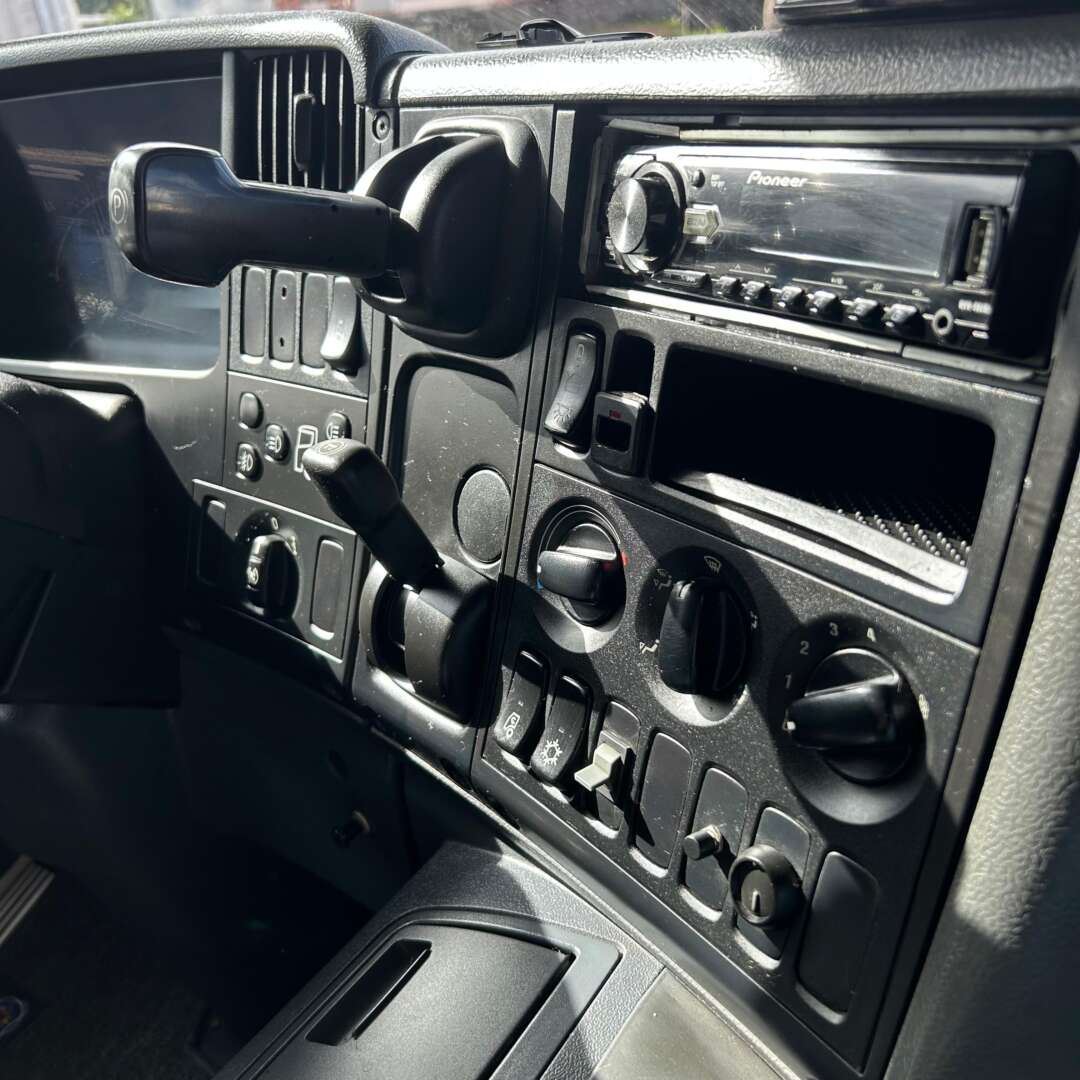 Caminhão SCANIA P360 Cavalo Mecânico ANO 2013 de Patio 201 Caminhoes e Carretas no Paraná