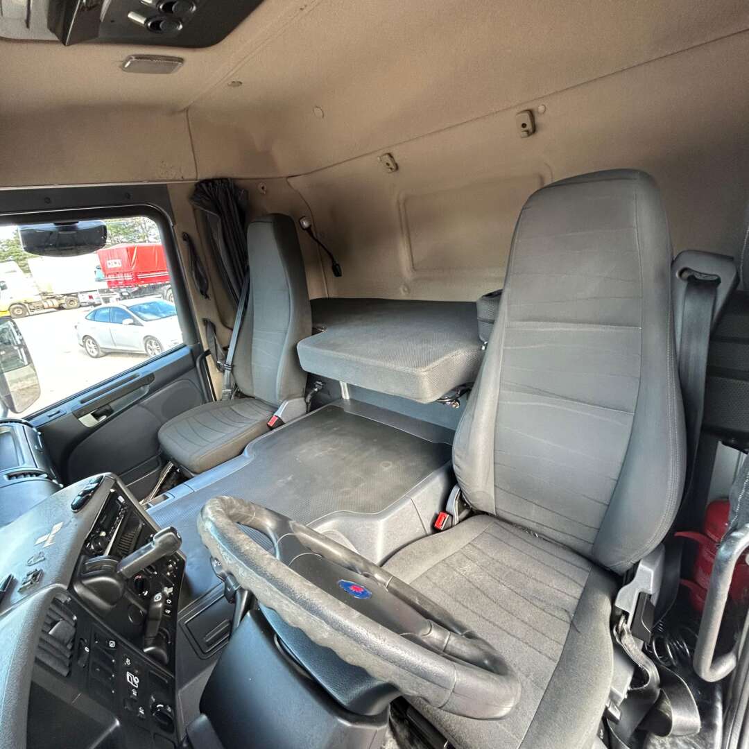 Caminhão SCANIA P360 Cavalo Mecânico ANO 2013 de Patio 201 Caminhoes e Carretas no Paraná