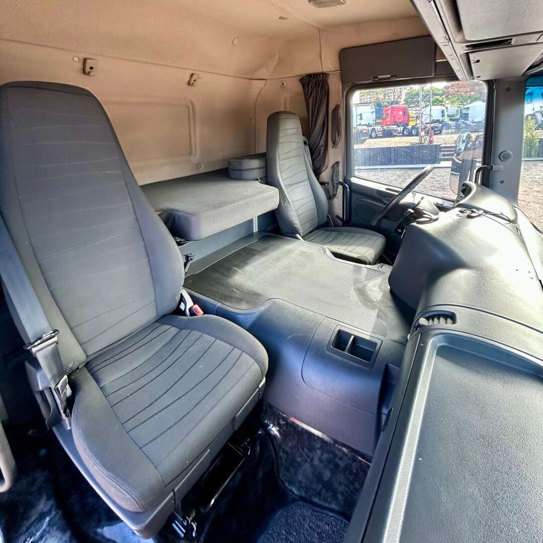 Caminhão SCANIA P360 Cavalo Mecânico ANO 2013 de Patio 201 Caminhoes e Carretas no Paraná