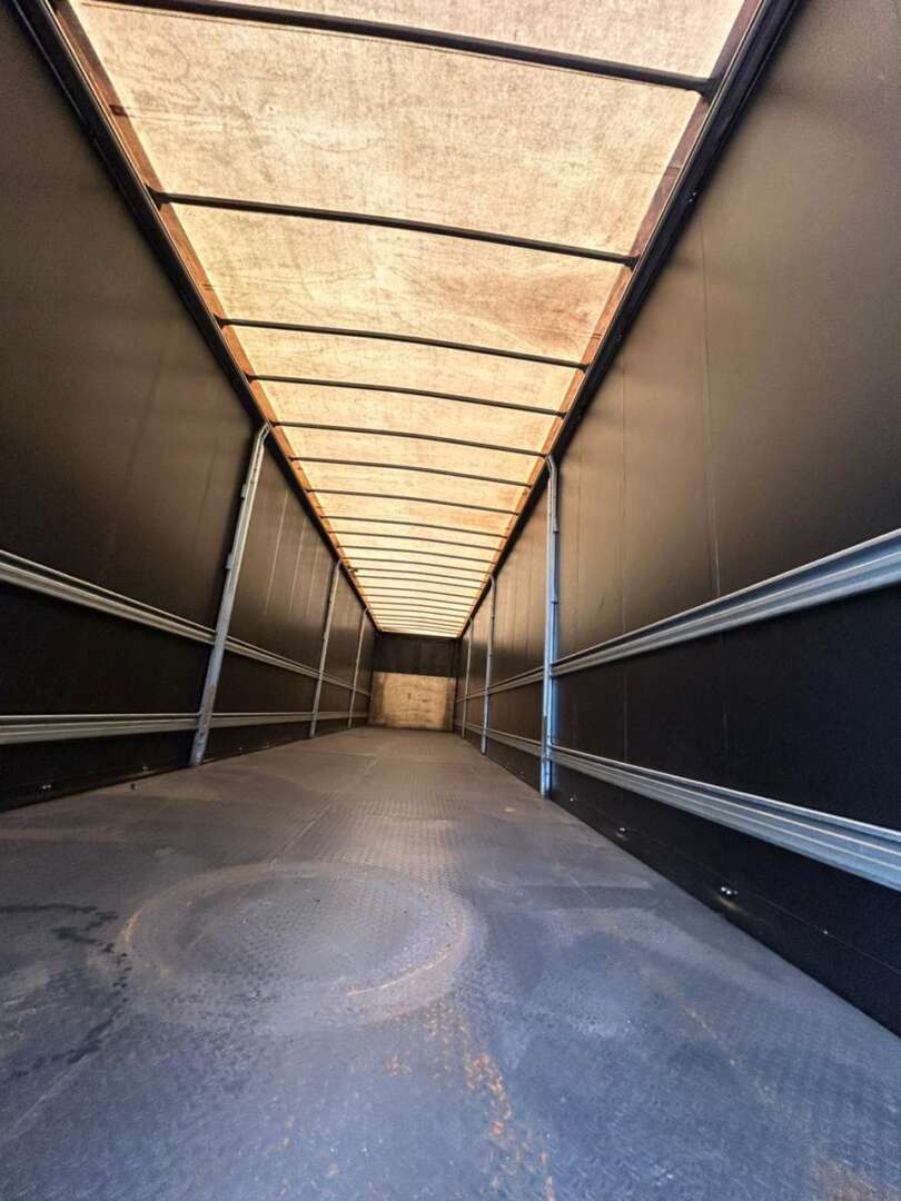 Carreta SEMI-REBOQUE BAU SIDER Randon ANO 2015 1+1+1 Vanderleia de Patio 201 Caminhoes e Carretas no Paraná