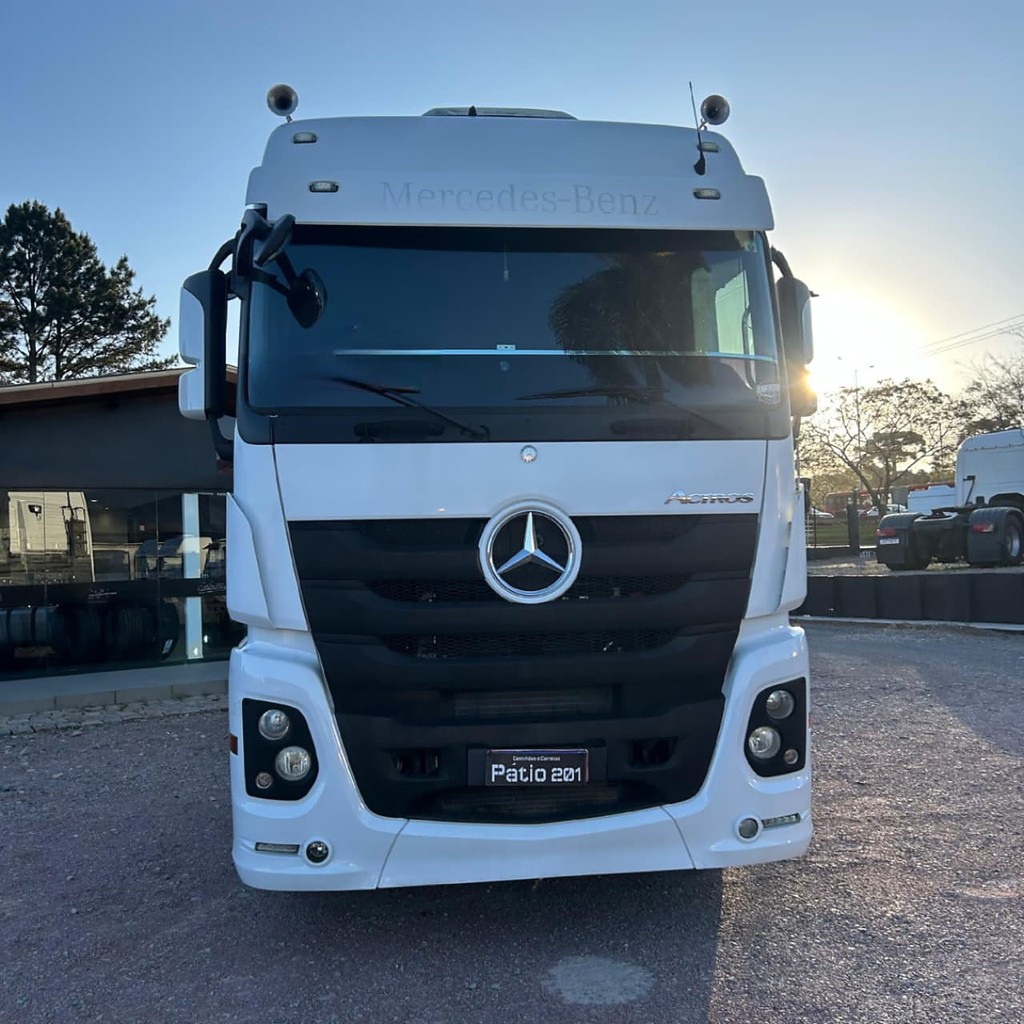 Caminhão MERCEDES BENZ MB 2546 Cavalo Mecânico ANO 2020 de Patio 201 Caminhoes e Carretas no Paraná