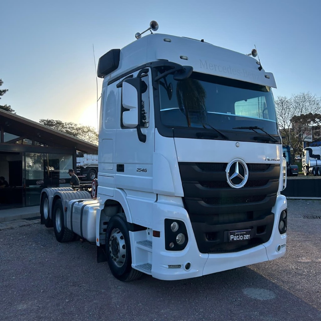 Caminhão MERCEDES BENZ MB 2546 Cavalo Mecânico ANO 2020 de Patio 201 Caminhoes e Carretas no Paraná