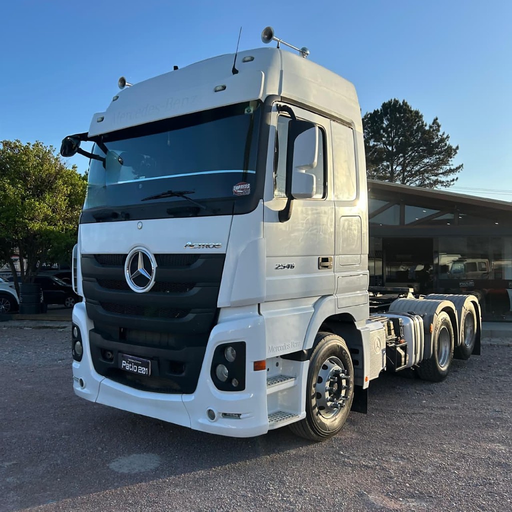 Caminhão MERCEDES BENZ MB 2546 Cavalo Mecânico ANO 2020 de Patio 201 Caminhoes e Carretas no Paraná