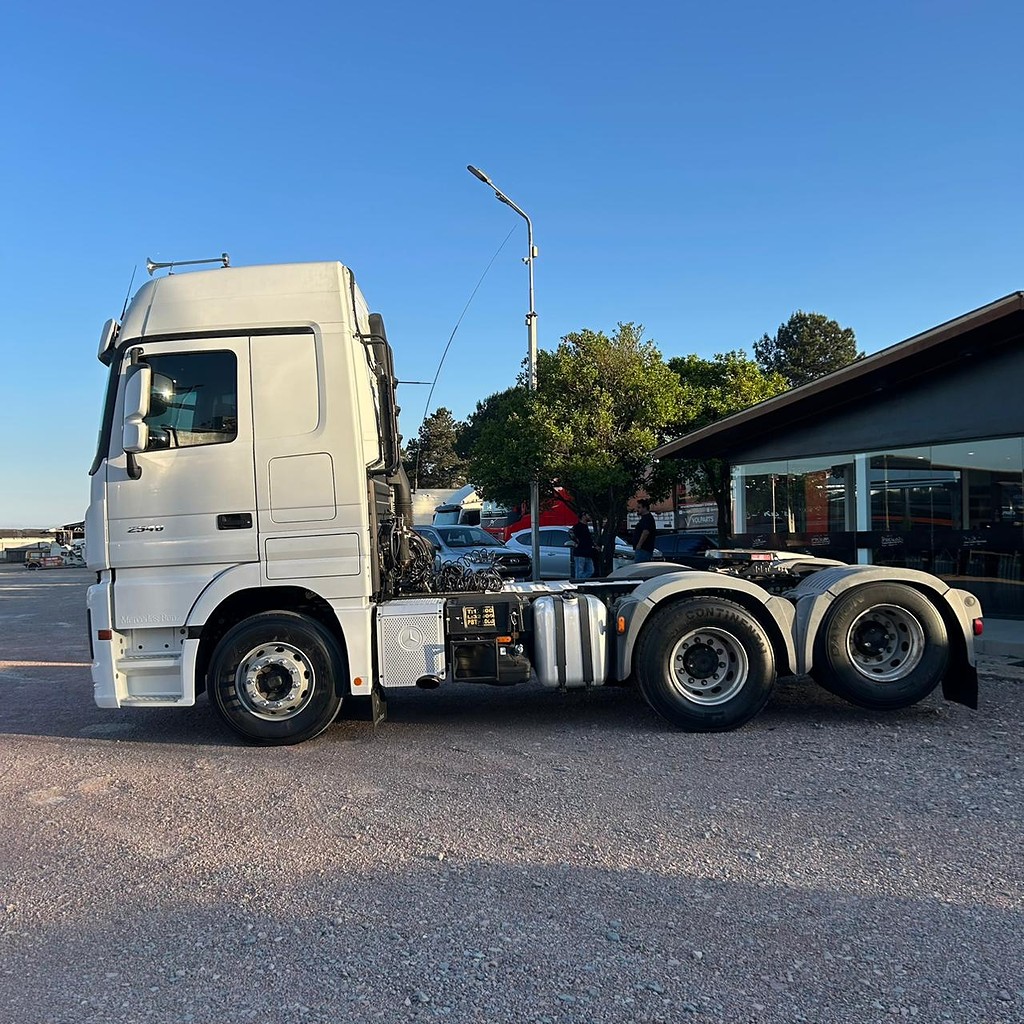 Caminhão MERCEDES BENZ MB 2546 Cavalo Mecânico ANO 2020 de Patio 201 Caminhoes e Carretas no Paraná