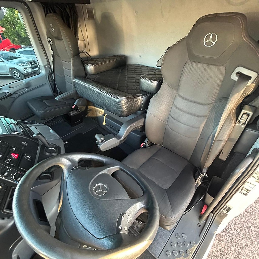 Caminhão MERCEDES BENZ MB 2546 Cavalo Mecânico ANO 2020 de Patio 201 Caminhoes e Carretas no Paraná