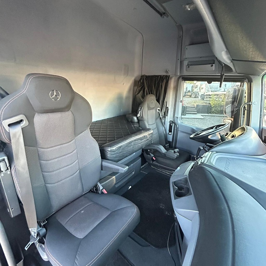 Caminhão MERCEDES BENZ MB 2546 Cavalo Mecânico ANO 2020 de Patio 201 Caminhoes e Carretas no Paraná