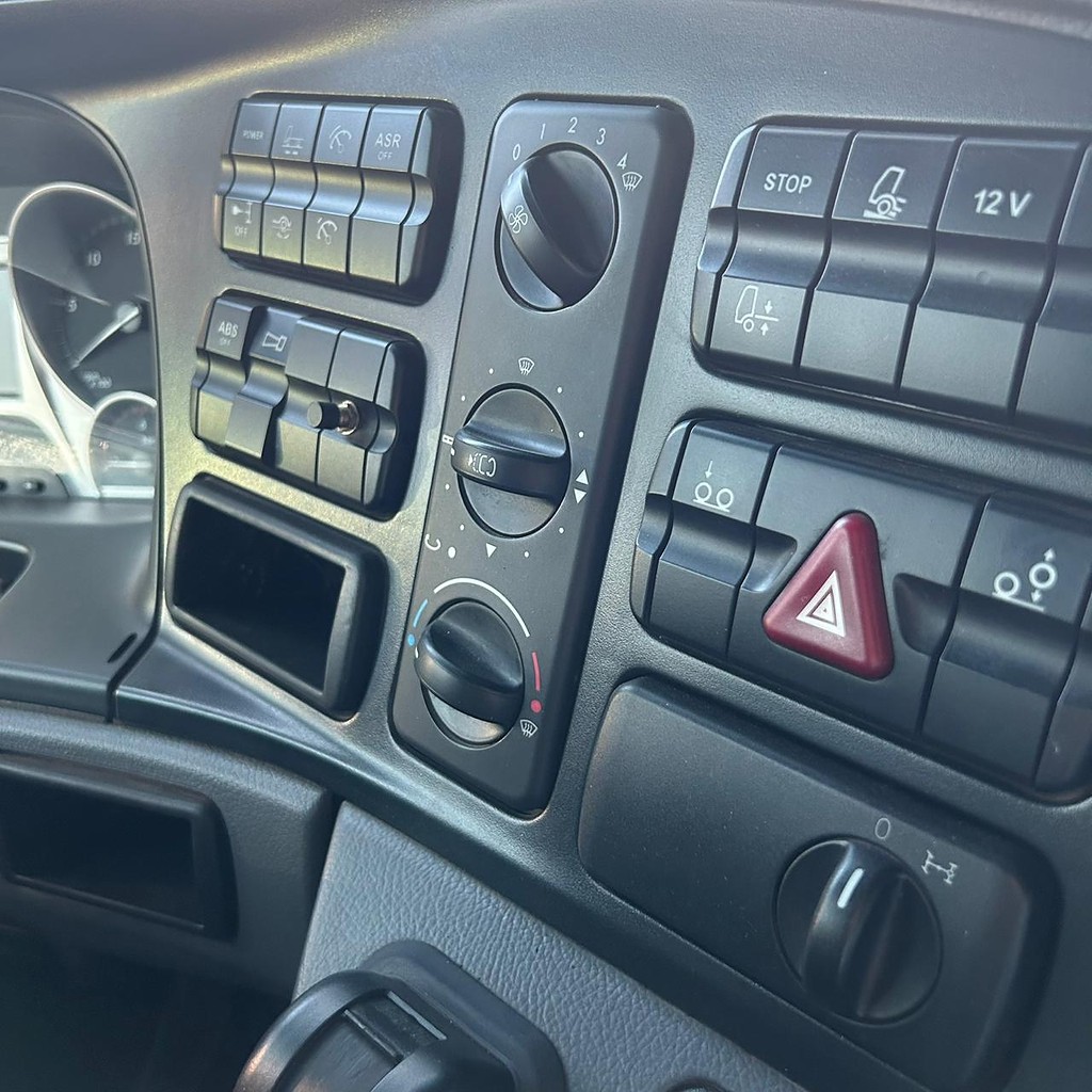 Caminhão MERCEDES BENZ MB 2546 Cavalo Mecânico ANO 2020 de Patio 201 Caminhoes e Carretas no Paraná