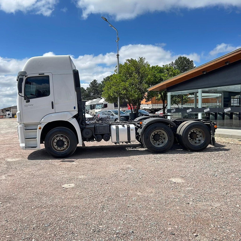 Caminhão VOLKSWAGEN VW 25420 Cavalo Mecânico ANO 2018 de Patio 201 Caminhoes e Carretas no Paraná